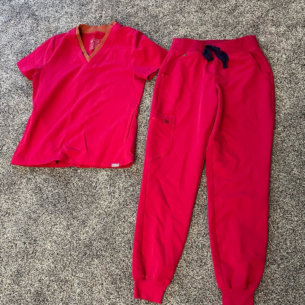 Figs Women's Pink Scrub Set